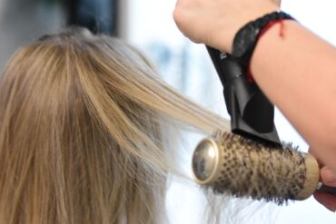 Vieillissement capillaire : ces signes qui montrent que les cheveux changent après 40 ans