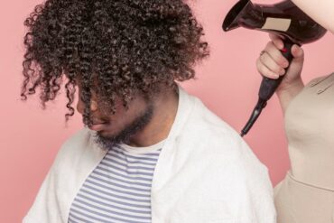 Routines soins cheveux bouclés : le guide complet
