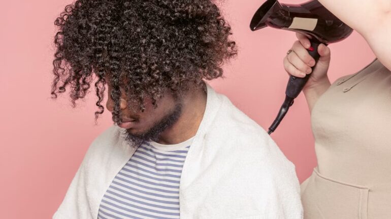 Routines soins cheveux bouclés : le guide complet