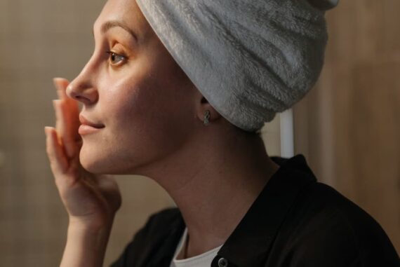 Soins du visage : la routine beauté que 65% des Français jugent essentielle