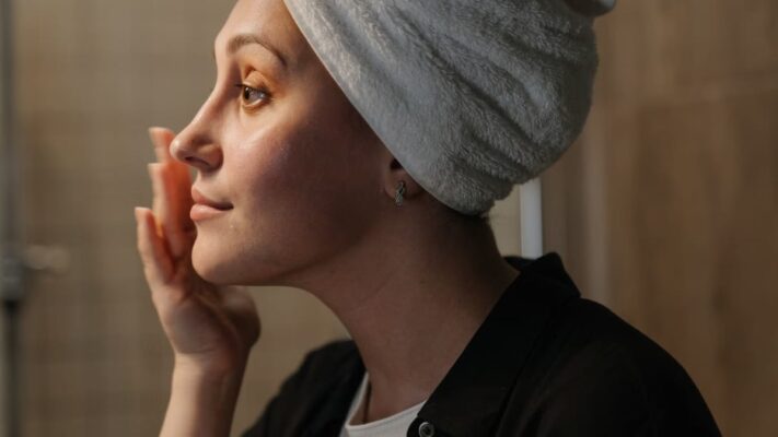 Soins du visage : la routine beauté que 65% des Français jugent essentielle